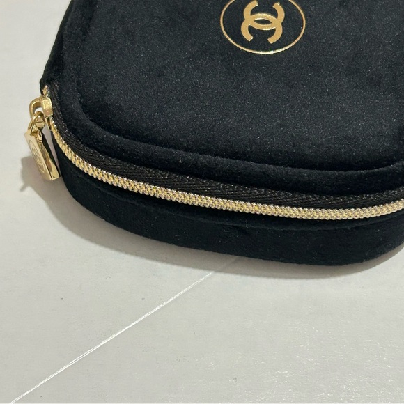 Chanel Mini Pouch - Picture 2 of 4